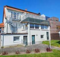 DHH mit 2 WHG, Keller mit TG, Bungalow, Teich, 2 Garagen & Gartenoase in Toplage von Reutershagen - Rostock