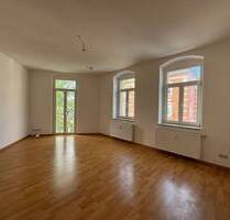 Helle 2-Zimmer-Wohnung mit offener Küche in zentraler Lage - Freital