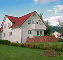 Modernes Mehrfamilienhaus mit zwei separaten 4-Zimmer-Wohnungen, Garage, Terrasse und Balkonen - Spaichingen