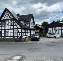 Individuelles Einfamilienhaus mit Nebengebäude - Weitramsdorf