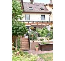 Feines Stadthaus in zentraler und fussläufiger City-Lage. Schöner Garten. Sehr gepflegter Zustand. Bezug n. Absprache. - Villingen-Schwenningen
