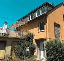 Freistehendes Einfamilienhaus mit 4 Garagen und viel Potenzial - Koblenz