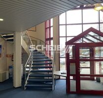 Repräsentatives zweigeschossiges Bürogebäude mit Parkplätzen - Crailsheim Roßfeld