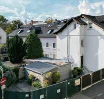 Charmantes Stadthaus in Frankfurt-Rödelheim - 175 m², modernisiert, Garage & Gewölbekeller - Frankfurt am Main