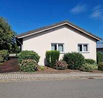 Bungalow mit tollem Ausblick Garten und 2 Garagen in ruhiger Lage von Tholey