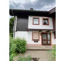 2,5-Zi.-Whg. im EG mit Terrasse, Balkon u. Kfz-Garage (Duplexparker unten) in Piding.
