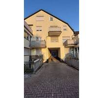 Geräumige 2,5 Zimmer Souterrain Wohnung mit Terrasse in Frechen Zentrum