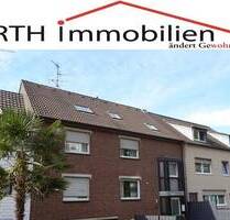 Sehr gepflegtes Dreifamilienhaus mit Doppelgarage in zentraler Wohnlage in Frechen
