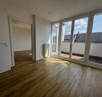 Sonnige Dachterrrasse * moderne Bodenbeläge* Wanne + Dusche* - City-Nah - Chemnitz Sonnenberg