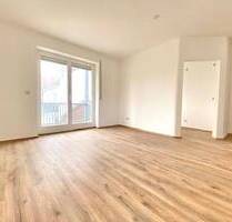 ERSTBEZUG nach Renovierung! Sehr schöne 2-Zi.-Wohnung mit Balkon, zentral in Garching an der Alz.