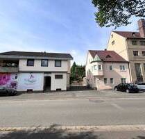 Mehrfamilienhaus mit moderner Praxis und ehemaliger Brauerei auf großzügigem Grundstück in Meeder!