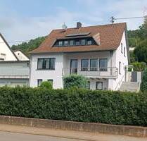 Charmantes Wohnhaus mit Garagen und großem Garten. - Rehlingen-Siersburg