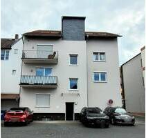 Saniertes Mehrfamilienhaus mit 3 Wohneinheiten und Büroetage im Herzen von Hungen*