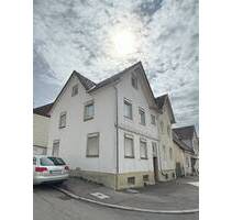 SCHNELL SEIN LOHNT SICH !SANIERUNGSOBJEKT! 2 Familienhaus mit Garage und kleinem Garten. Dachgeschoss ausbaubar. - Villingen-Schwenningen