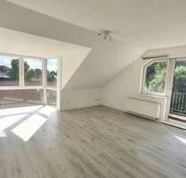 Sonnige Wohnung im Dachgeschoss mit Balkon und Stellplatz in Berlin-Karow
