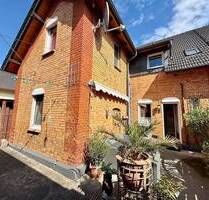 Dörfles- Esbach: Wunderbares Klinker-DHH EFH mit Carport, 3 Stellpl. u. Garten - Dörfles-Esbach