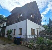 Haus mit Einliegerwohnung und vermieteten Hallen am Ortsrand von Schnaitheim - Heidenheim