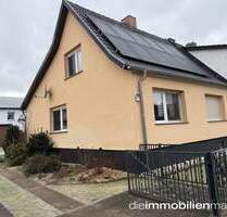 Zwei top ausgestattete und gepflegte Häuser auf großem Grundstück zu verkaufen – eines davon bereits vermietet - Neu Zauche