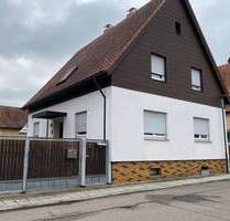 Ein Wohnhaus in DettenheimRußheim mit viel Potenzial (Baugrundstück) zu verkaufen !!!
