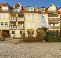 Attraktive Terrassenwohnung mit 3 Zimmern, Gartenanteil, TG-Stellplatz und EBK in ruhiger Lage - Roth