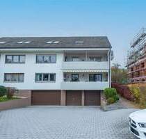 Charmante Dachgeschosswohnung mit Loggia und Weitblick ins Grüne - Aalen