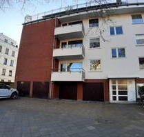 Große Wohnung mit EBK, Aufzug und großer Garage - Düsseldorf