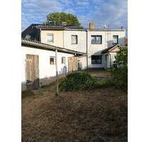 Doppelhaushälfte mit Nebengelass und Innenhof - Finsterwalde