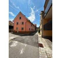 Großes Bauernhaus mit zwei Wohnungen, Innenhof und großer Scheune ! - Gaukönigshofen Eichelsee