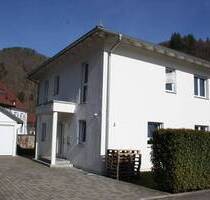 Hier können Sie direkt einziehen ...ein Grundstück mit eigenem kleinen Bachlauf, hochwertig und geschmackvoll ausgestattetes Wohnhaus.. - Hausen