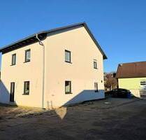 Sparsames KfW-55 EFH mit EBK - 3 Garagen und ausbaubaren Dachboden - Uehlfeld