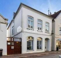 Schmuckstück mit Altbau-Charm mit praktischer Einliegerwohnung & Carports in zentraler Lage | Brake - Brake (Unterweser)