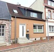 Charmantes Stadthaus in Laage - 147.000,00&nbsp;EUR Kaufpreis, ca.&nbsp; 95,00&nbsp;m&sup2;&nbsp;Wohnfl&auml;che in Laage (PLZ: 18299)