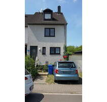 Reihenendhaus mit großem Eckgrundstück zum sofortigen Einzug bereit - Rosbach Nieder-Rosbach
