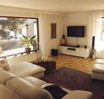 HELLE UND GROSSZÜGIGE 3,5-ZIMMER-EG-WOHNUNG MIT TERRASSE, GARTEN, CARPORT UND GARAGE - Ulm Ermingen