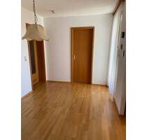 Hübsche 3,5 Zimmer ETW mit Westbalkon, Parkettböden, TG, oberstes Stock, tolle Aussicht, ruhige Lage - Bamberg