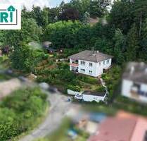 Panoramablick trifft Gemütlichkeit - Einfamilienhaus mit Einliegerwohnung, Garten & Kamin in idyllischer Lage - Wohratal / Wohra