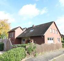 Geräumiges, modernisiertes Zweifamilienhaus mit Keller und Garagen - Emstek Höltinghausen