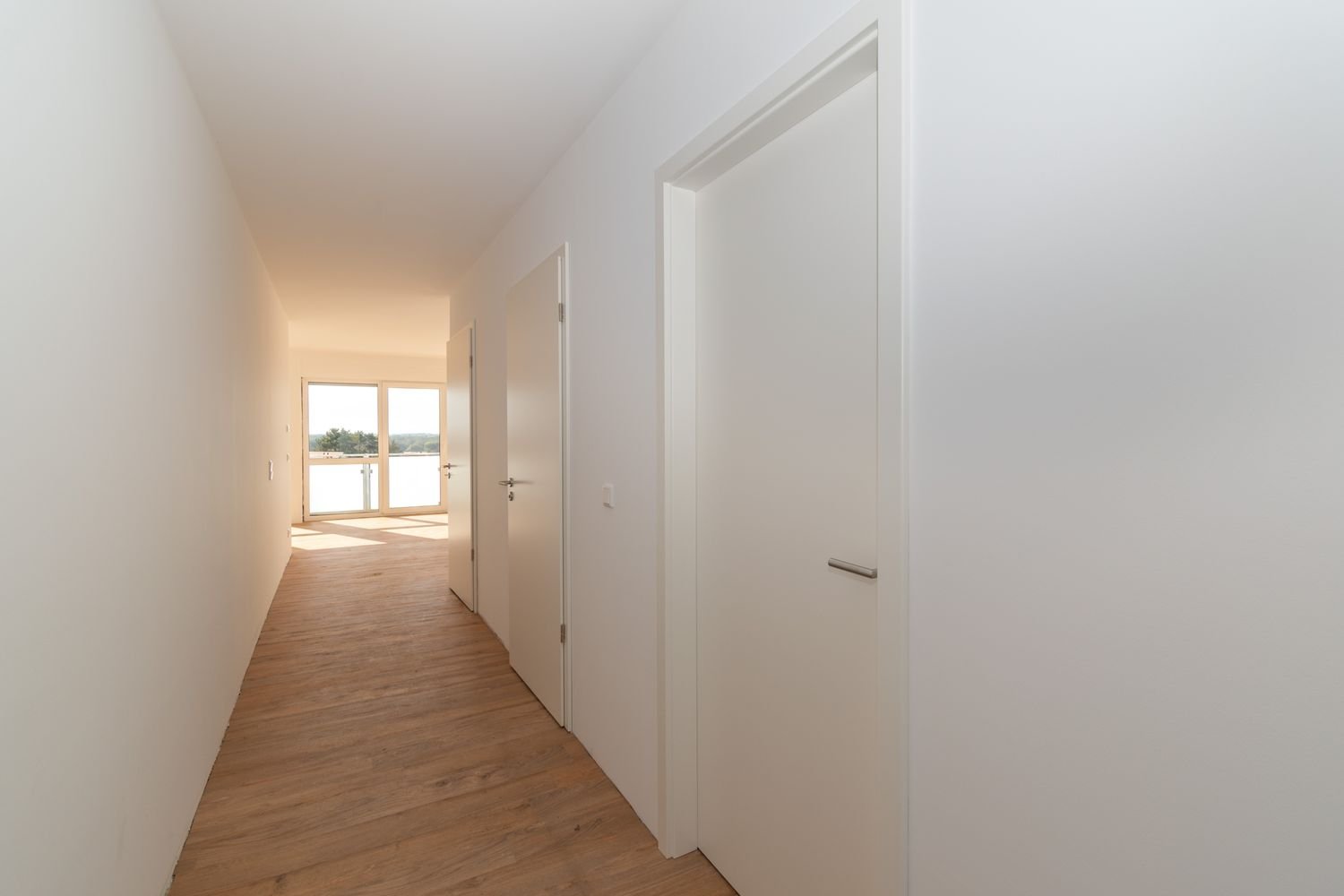 WOHNEN MIT MEHRWERT Komfortable 3-Raum-Wohnung mit Balkon, Tageslichtbad & Stellplatz - Schkeuditz