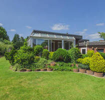 Wohnlicher Flachdachbungalow mit großer Garage und schönem Garten in Sackgassenendlage in Rendsburg