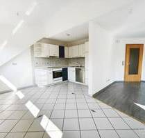 Sonnige Dachgeschoss-Wohnung mit Tiefgaragenplatz - Loßburg