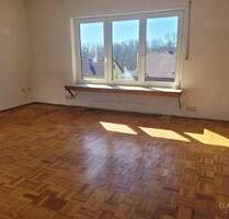 Große, sonnige 4 Zimmer-Wohnung mit überdachten Balkon und ca. 350 qm eigenem Garten! Sofort frei ! - Georgensgmünd