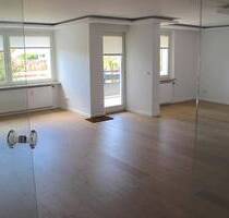 Helle 4,5 Zi.-Whg. mit 2 Balkonen, EBK und Garage in Hannover - OT Waldheim