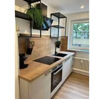 Möblierte 2-Zimmer-Wohnung mit Balkon, Einbauküche & TG-Stellplatz in Frankfurt-Ostend, mit RNG! - Frankfurt am Main