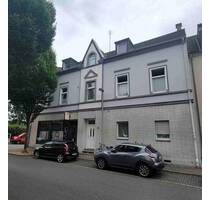 Top gepflegtes Mehrfamilienhaus mit 6 Wohneinheiten - Ladenlokal & Garagenhof in Oberhausen-Styrum