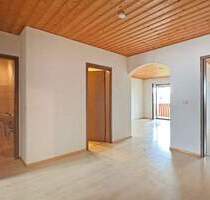 3 Zimmer Dachgeschosswohnung mit großem Potenzial und TG Stellplatz - Neumarkt