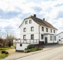 Doppelhaushälfte in Oberbränd mit 1250 qm Grundstück zu verkaufen I Option für weitere Bebauung - Eisenbach (Hochschwarzwald) / Oberbränd