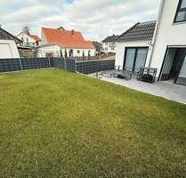 NEUMANN - Neuwertige 2ZKB Erdgeschosswohnung mit Gartenanteil - Pörnbach