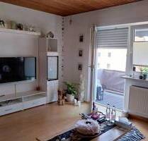 Ruhig und doch zentral: Schöne, helle Wohnung (3ZKB) mit Balkon, etc. In Miethaus mit nur 2 Parteien - Altenstadt an der Waldnaab