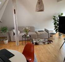 KNIPFER`S IMMOBILIENSCHÄTZE - Lage, Lage, Lage - Apartment mit Dachterrasse und Garage in Augsburg