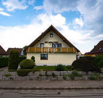 Zweifamilienhaus mit ausgebautem Spitzboden, Keller, Garage & Gartenoase - Dentlein am Forst